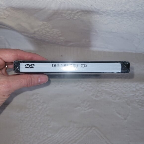 Bratz Girlz Really Rock A Bratz Musical DVD New - Picture 6 of 13